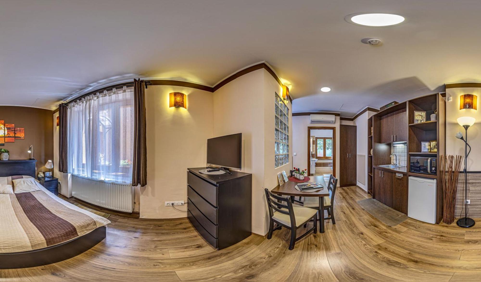 Bed and Breakfast Napraforgó Wellness Ház és Panzió à Pécs Extérieur photo