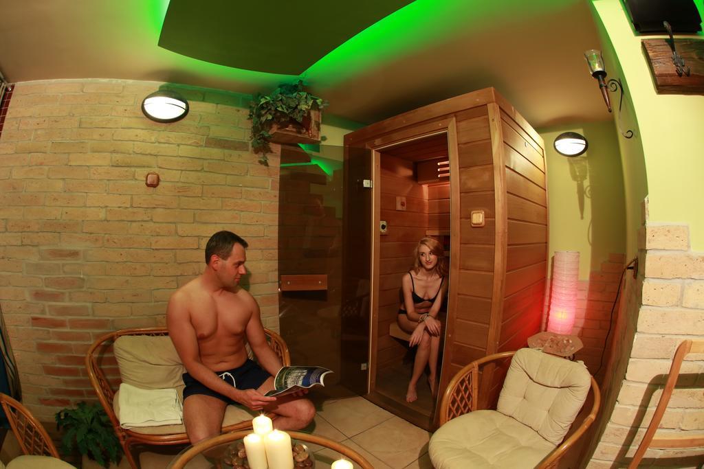 Bed and Breakfast Napraforgó Wellness Ház és Panzió à Pécs Extérieur photo