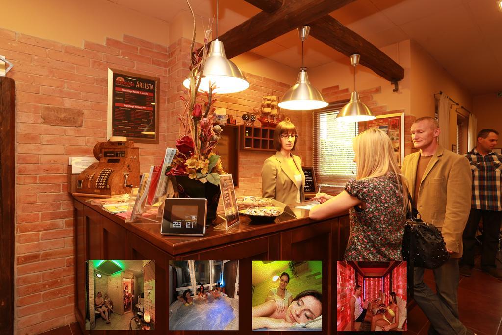 Bed and Breakfast Napraforgó Wellness Ház és Panzió à Pécs Extérieur photo