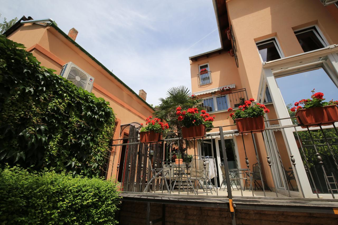 Bed and Breakfast Napraforgó Wellness Ház és Panzió à Pécs Extérieur photo